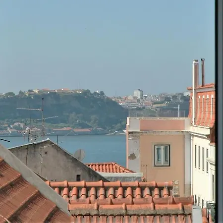 B2 Beautiful Sunny Loft Bairro Alto - Bica Apartment