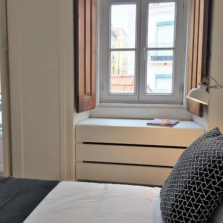 Apartment B2 Beautiful Sunny Loft Bairro Alto - Bica *