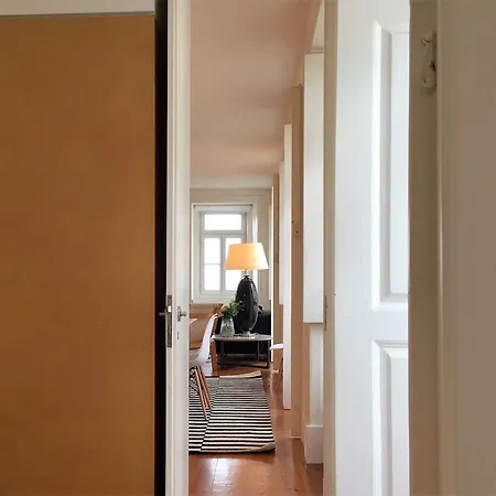 Apartment B2 Beautiful Sunny Loft Bairro Alto - Bica *