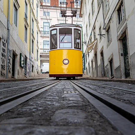 Apartment B2 Beautiful Sunny Loft Bairro Alto - Bica *