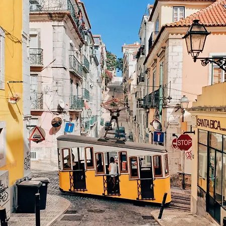 Apartment B2 Beautiful Sunny Loft Bairro Alto - Bica Lisbon