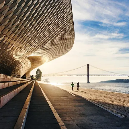 B2 Beautiful Sunny Loft Bairro Alto - Bica 리스본