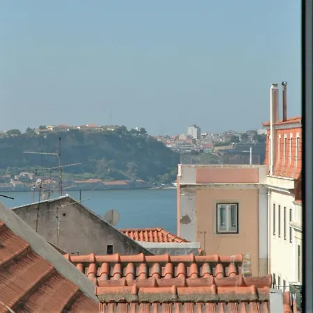 B2 Beautiful Sunny Loft Bairro Alto - Bica 아파트 리스본